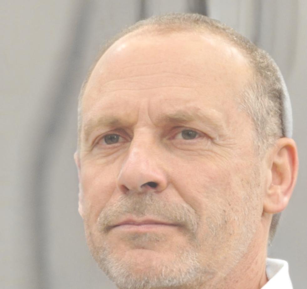 Finanzexperte bei der Datenanalyse